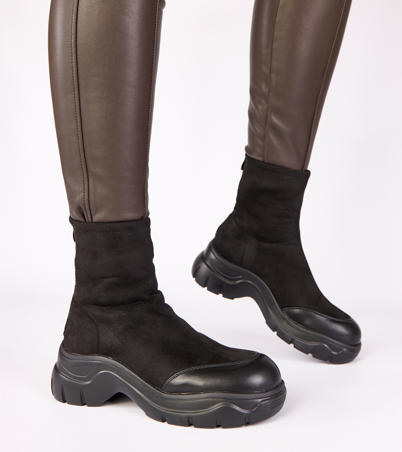 Juodi ekosamčio aulinukai ant masyvios platformos „Alana“