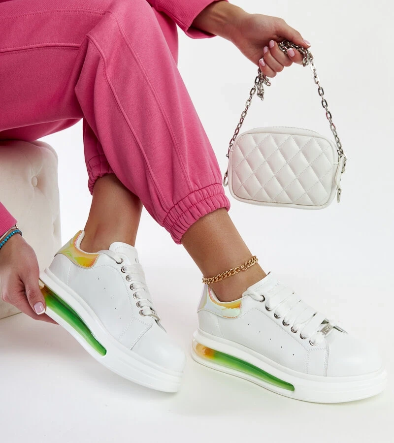 Balti sportbačiai ant platformos GOE NN2N4029