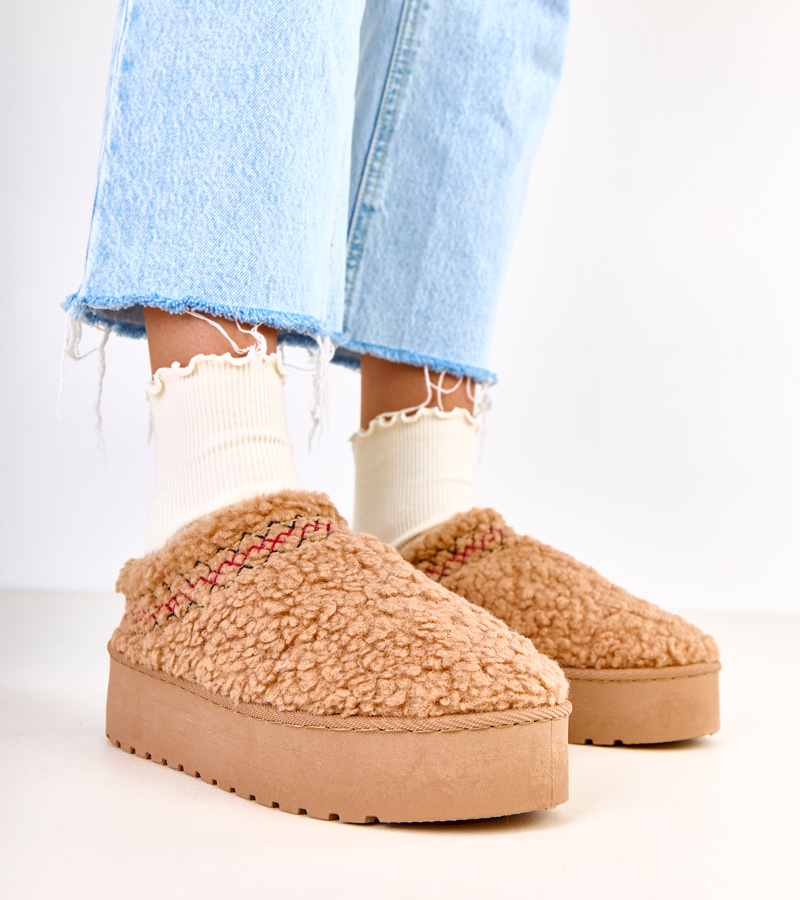 Tamsiai smėlio spalvos žemi sniego batai ant platformos „Royana“