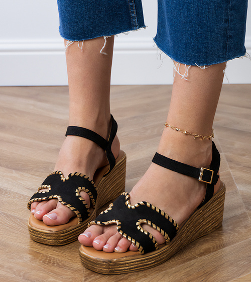 Juodi sandalai su siuvinėjimu ant kraštų Lurisa