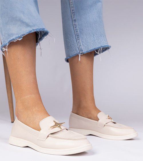 Smėlio spalvos moteriški mokasinai su auksine puošmena Senna