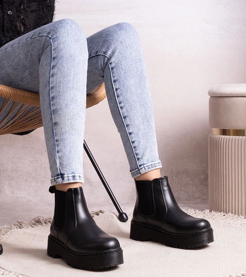 Juodi moteriški aulinukai ant platformos „Lessaya“