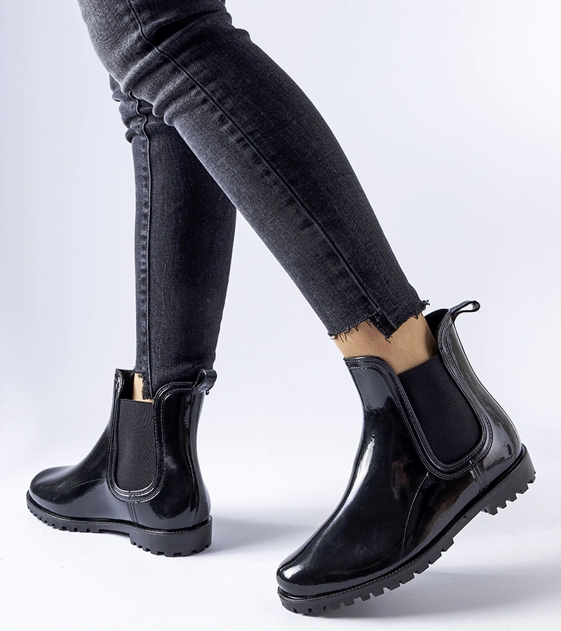 Juodi trumpi lakuoti guminiai batai Cupone