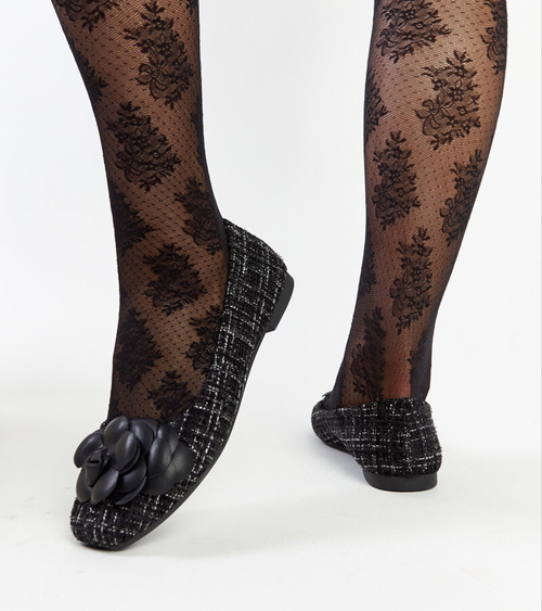 Juodi balerinai su dekoratyvia gėle Mateja