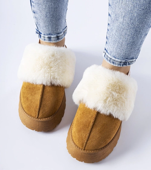 Rudos šlepetės su guma ir šviesiu kailiu Sangro