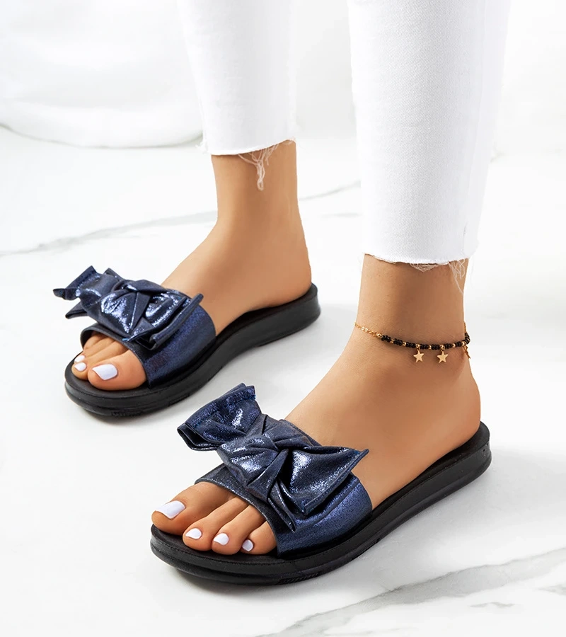 Tamsiai mėlyni šlepetės su blizgančiu kaspinu Sora