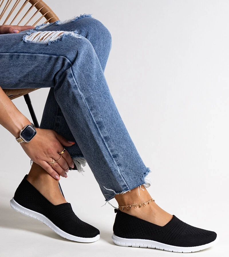 Juodi įsiaunami kedai Shalha