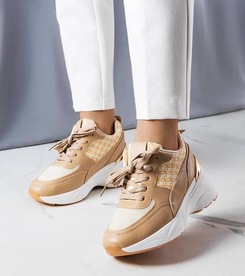 Smėlio spalvos sportbačiai su Lora monograma