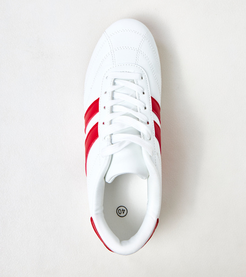 Balti sportiniai batai su raudonu intarpu Mydland