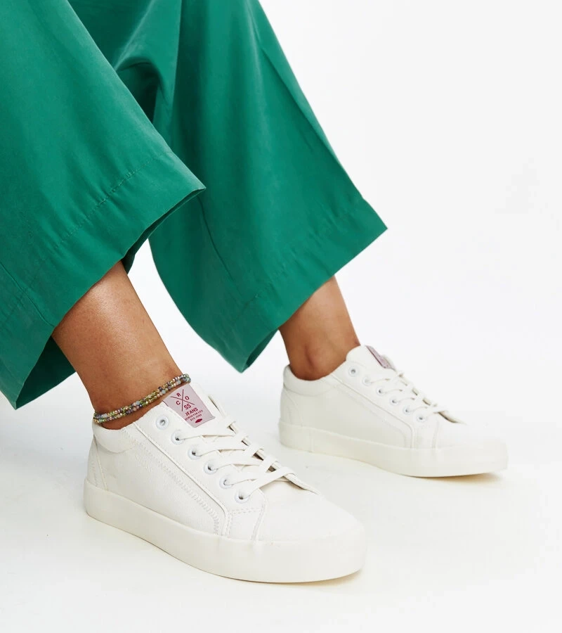 Balti moteriški sportiniai bateliai iš dirbtinės odos CROSS JEANS