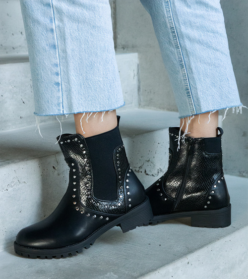 Juodi puošti aulinukai Arlesa