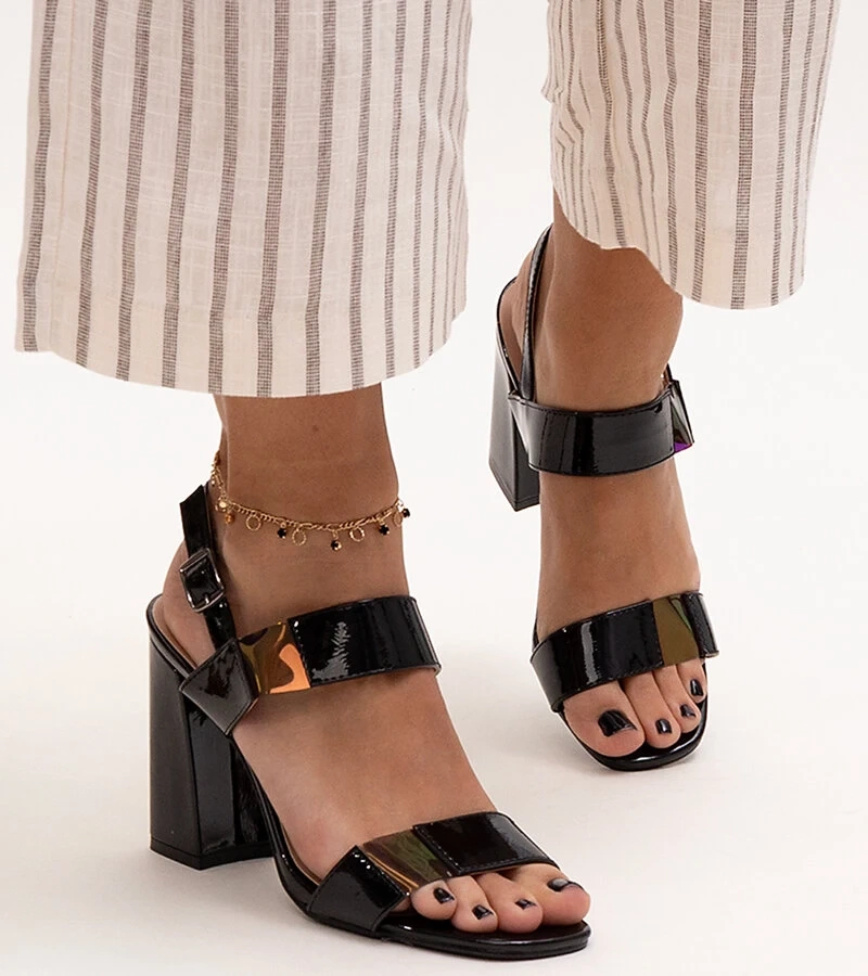 Lakuotos juodos basutės su stambiu kulnu Shadan