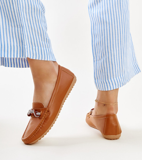 Rudi mokasinai su cirkonio puošyba Adiba