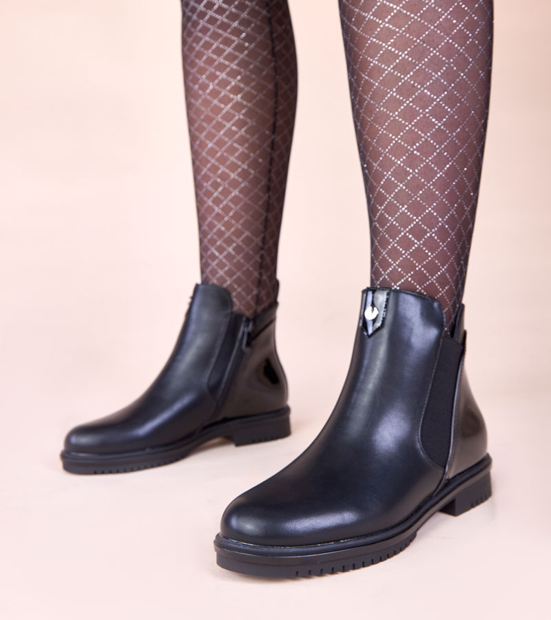 Juodi matiniai klasikiniai aulinukai su lakuota užkulne Dalila