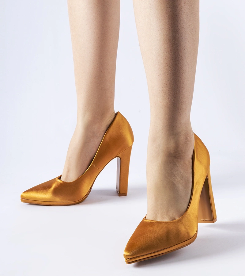 Rudos satininės aukštakulnės basutės Rivers