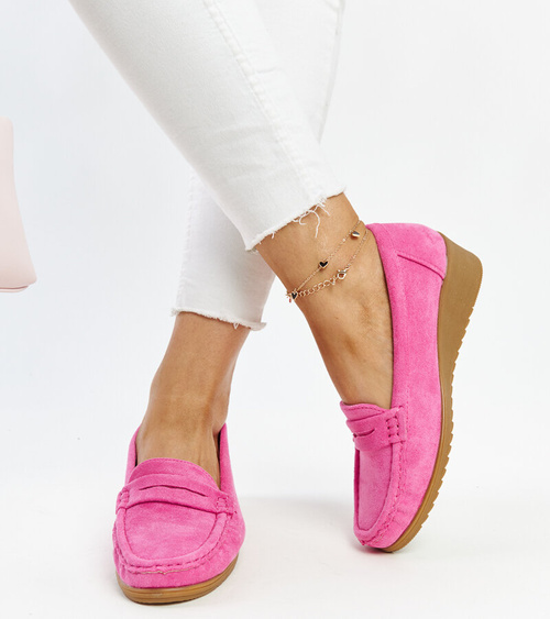 Tamsiai rožiniai zomšiniai įspiriami batai ant platformos „Sakena“