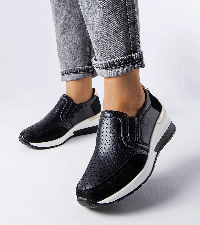 Juodi ažūriniai sportiniai bateliai ant platformos Vernon