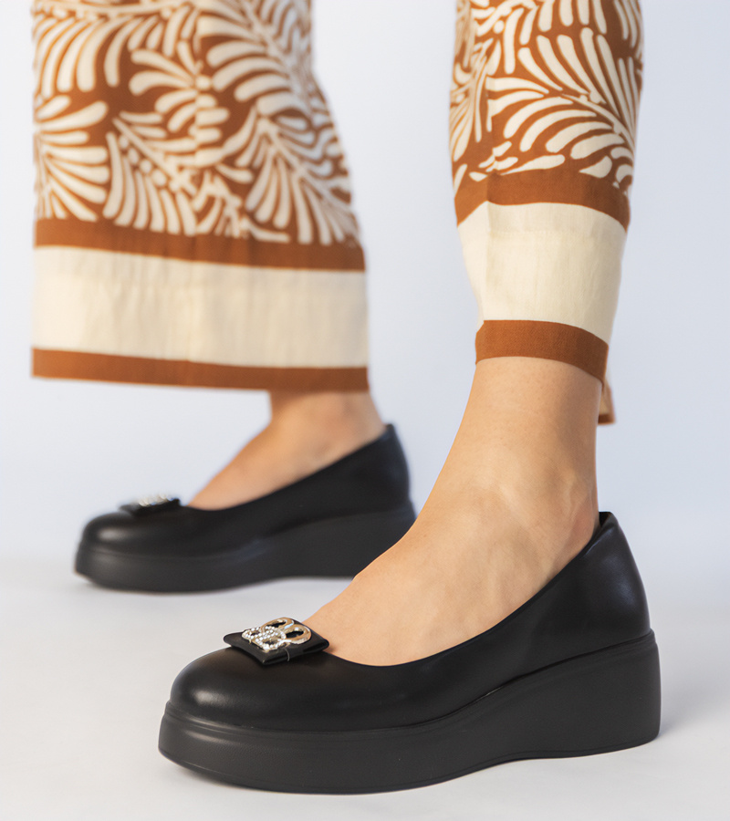 Juodi platforminiai batai su cirkonio papuošimu Patos