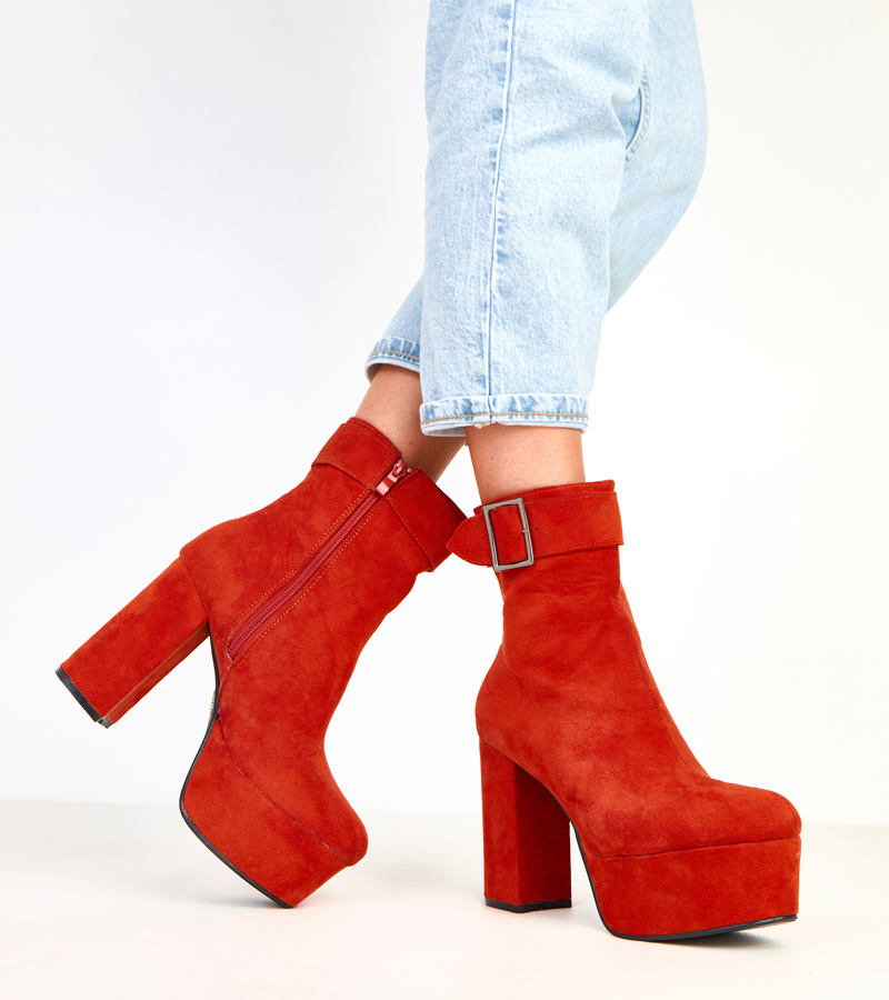 Oranžiniai aulinukai ant platformos su puošnia sagtimi Costa