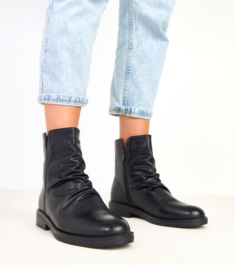 Juodi moteriški aulinukai su klostėmis priekyje Alexis