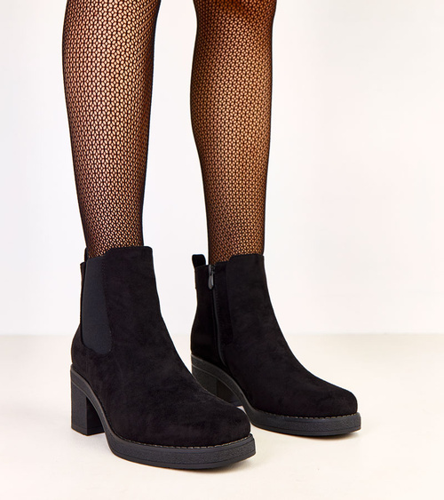 Juodi aulinukai ant žemo kvadratinio kulno su elastinga įsiuva Florina