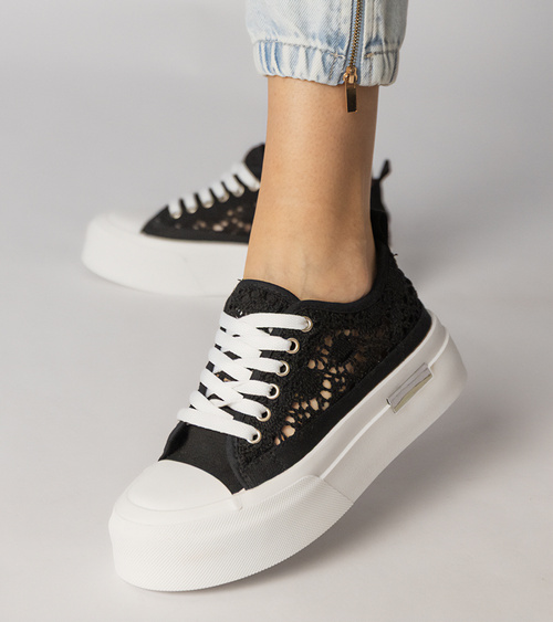 Juodi ažūriniai moteriški sportiniai bateliai Runna