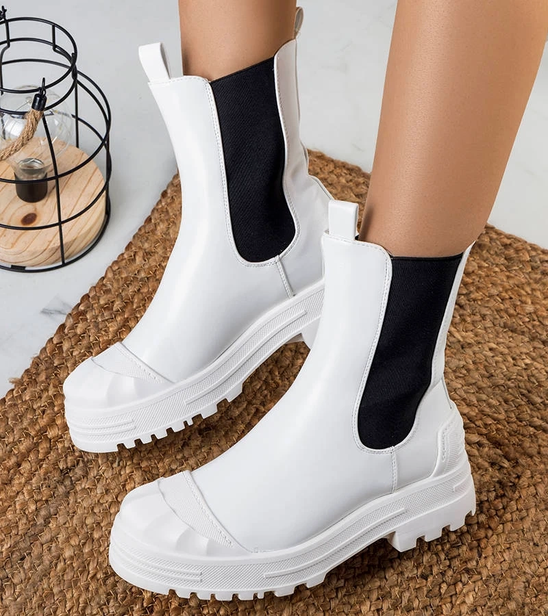 Baltos moteriškos aulinukės Crispo