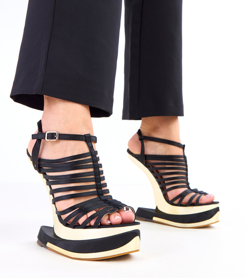 Juodi sandalai su futuristine pakulne Elizer