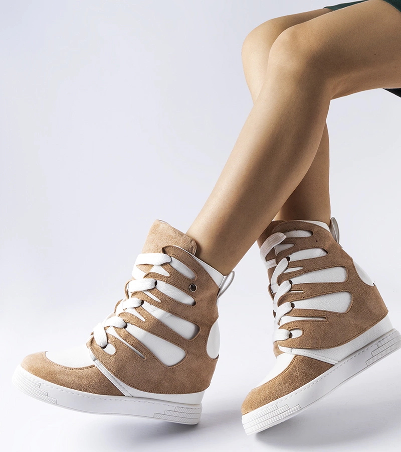 Baltai smėlio spalvos sportiniai bateliai ant platformos „Pantaleone“