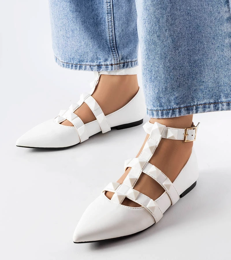 Balti balerinai su įspūdingu užsegimu Blur