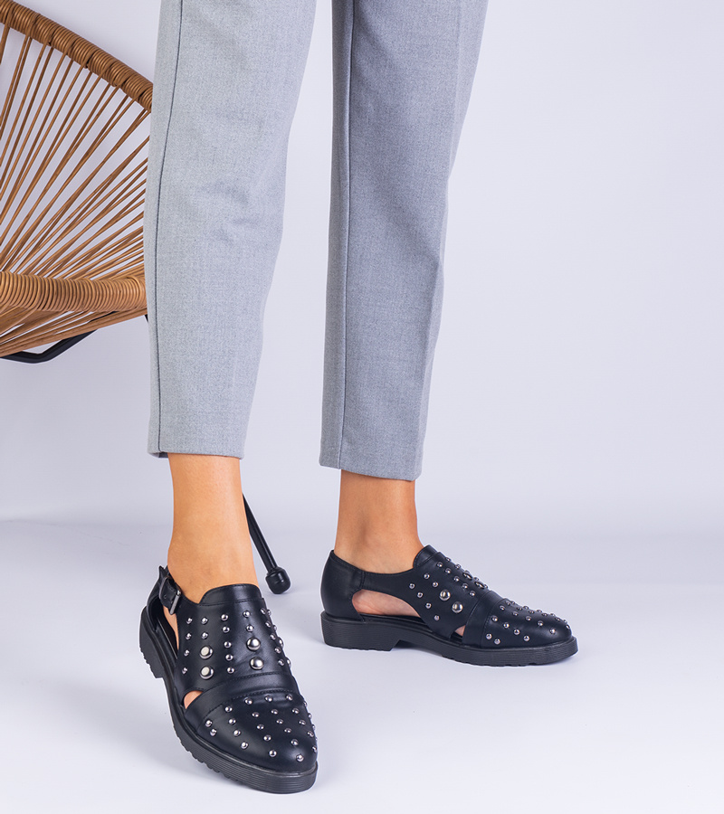 Juodi iškirptomis detalėmis batai Eleana