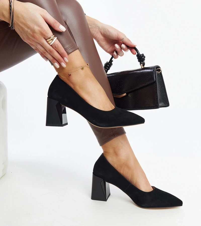 Juodi odiniai aukštakulniai bateliai ant storo kulno Vinceza