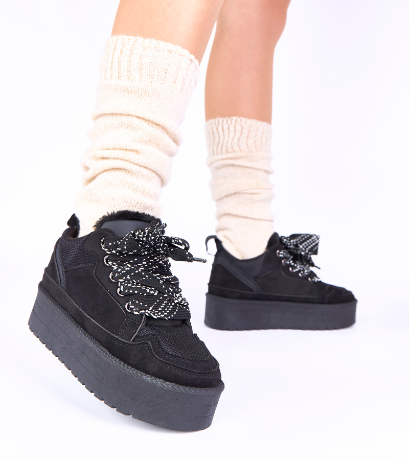 Juodi platforminiai sportiniai bateliai su dekoratyvine raišteliu Sesuna