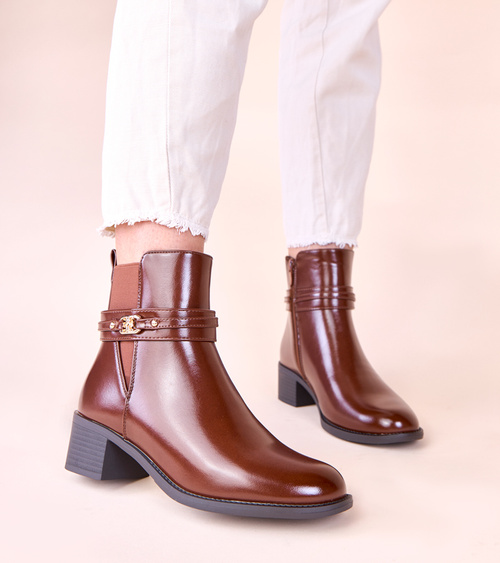 Rudi auliniai batai su kulnu ir dekoratyvia juostele Lilua