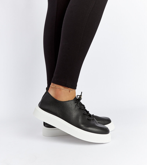 Juodi perforuoti sportbačiai Laytonville