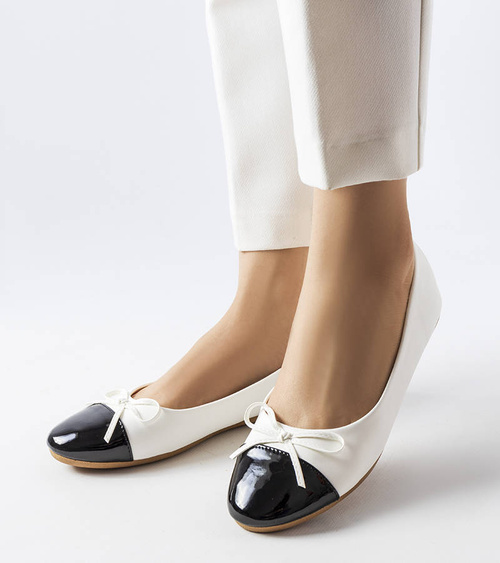 Balti balerinos su lakuotu priekiniu auliuku Despins