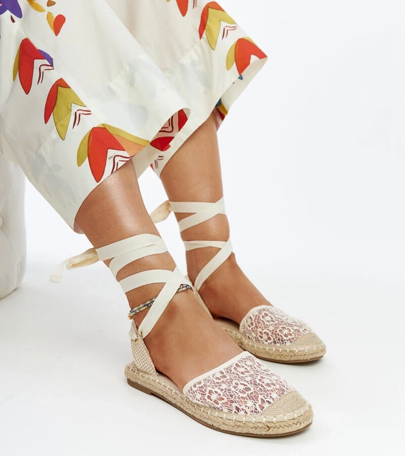 Smėlio spalvos nėriniuotos espadrilės atviru kulnu Teha