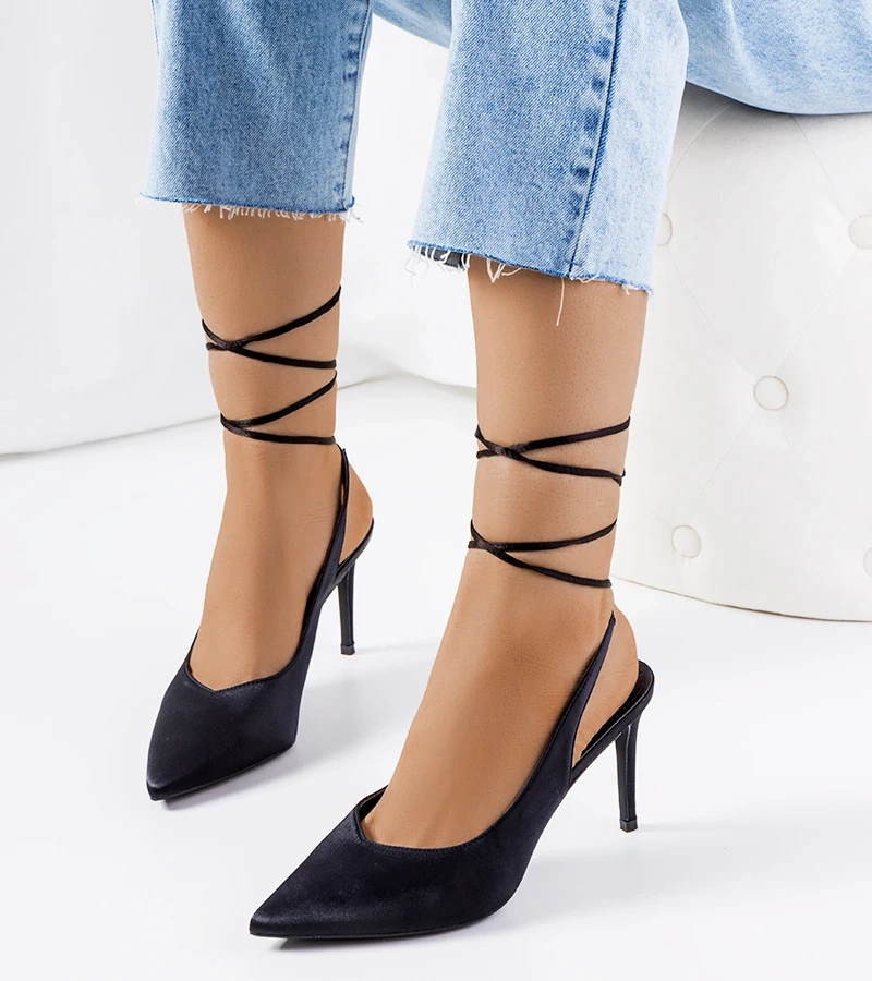 Juodi surišami aukštakulniai Anneli