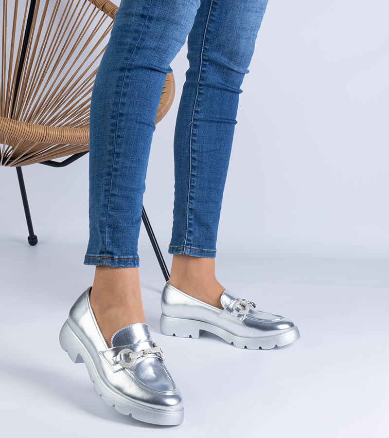 Sidabriniai klasikiniai batai su papuošimu Amikol