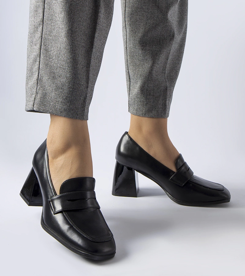 Juodi lakiniai aukštakulniai Beroide