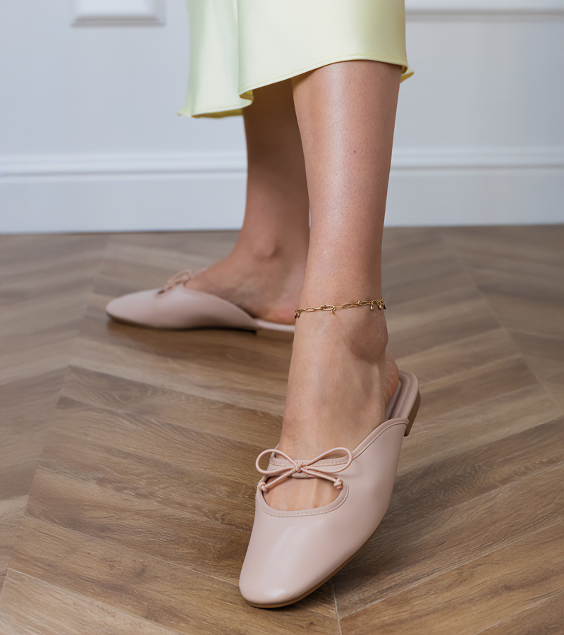 Smėlio spalvos uždari lygiapadžiai šlepetės Matila