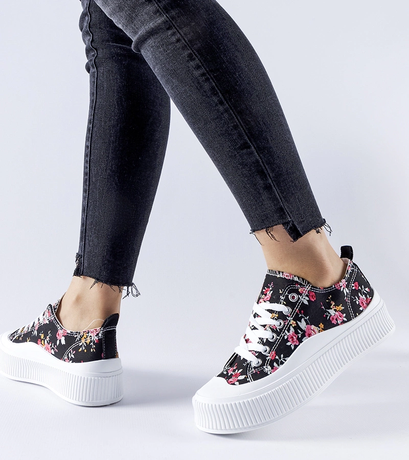 Juodi sportbačiai su gėlėmis Cesano