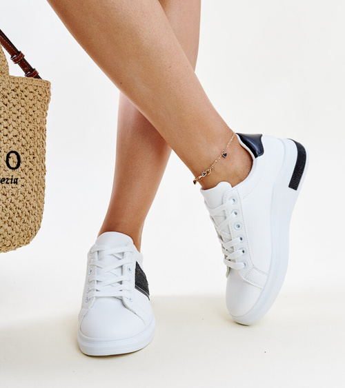 Baltai juodi sportiniai bateliai su cirkoniais Giulia