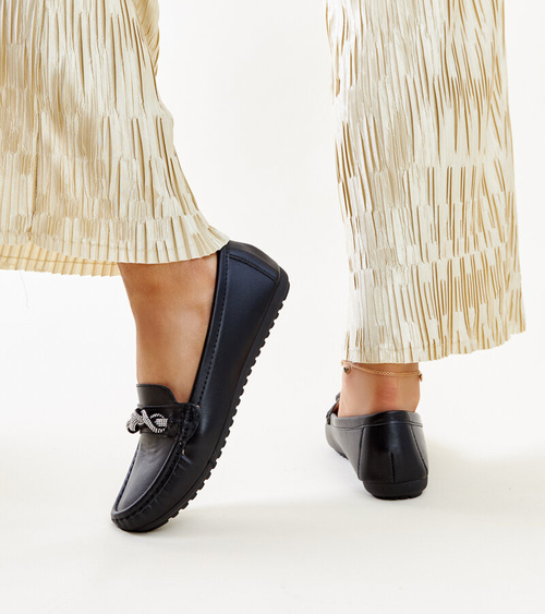 Juodi mokasinai su cirkoniais Adiba