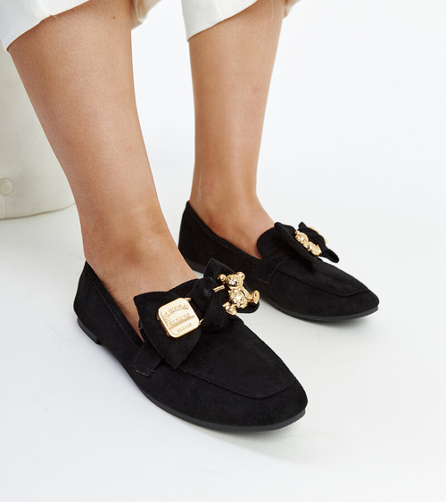 Juodi mokasinai su dekoratyvine sąvaržėle Kibra