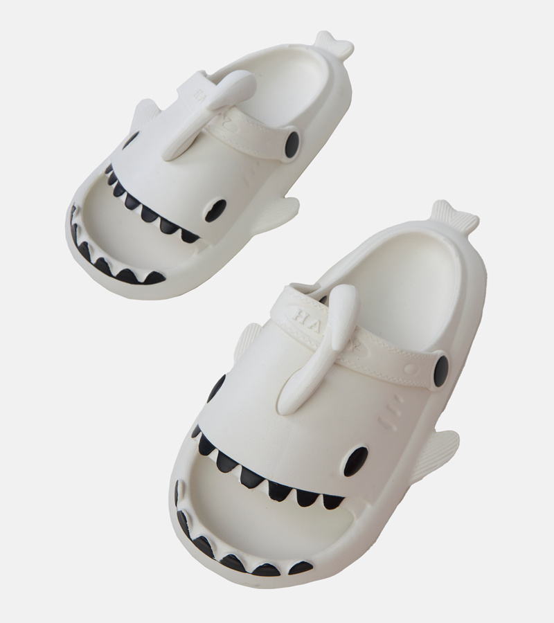 Balti vaikiški šlepetės su ryklio motyvu Tossi