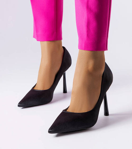 Juodi satininiai aukštakulniai Vinceza