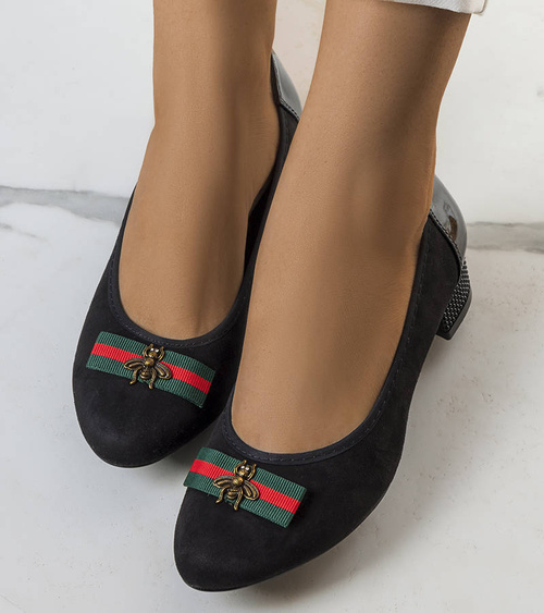 Juodi aukštakulniai Manelia