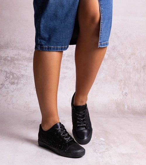 Juodi ažūriniai sportbačiai Safune