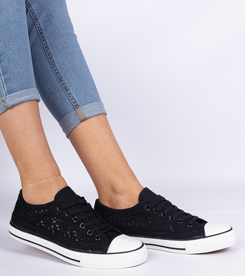 Juodi ažūriniai moteriški sportiniai bateliai Saha